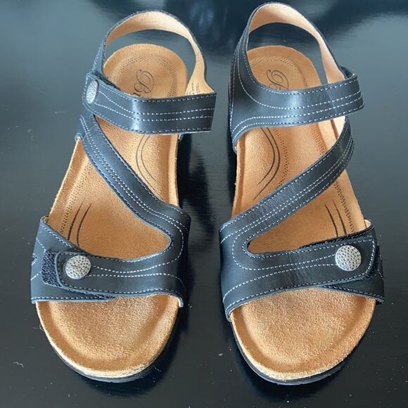 BIZA TULIP Sandals  - Picture 10 of 10